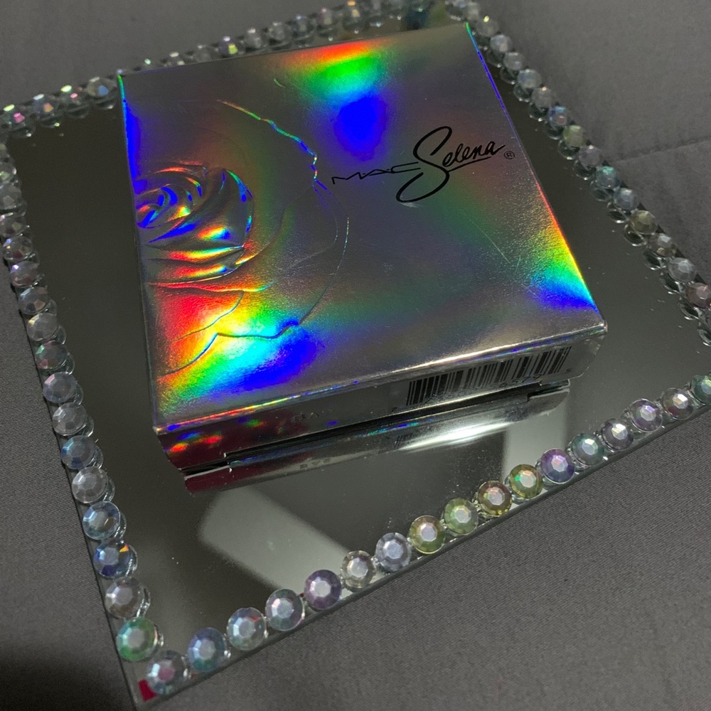 MAC La Leyenda Extra Dimension Skinfinish